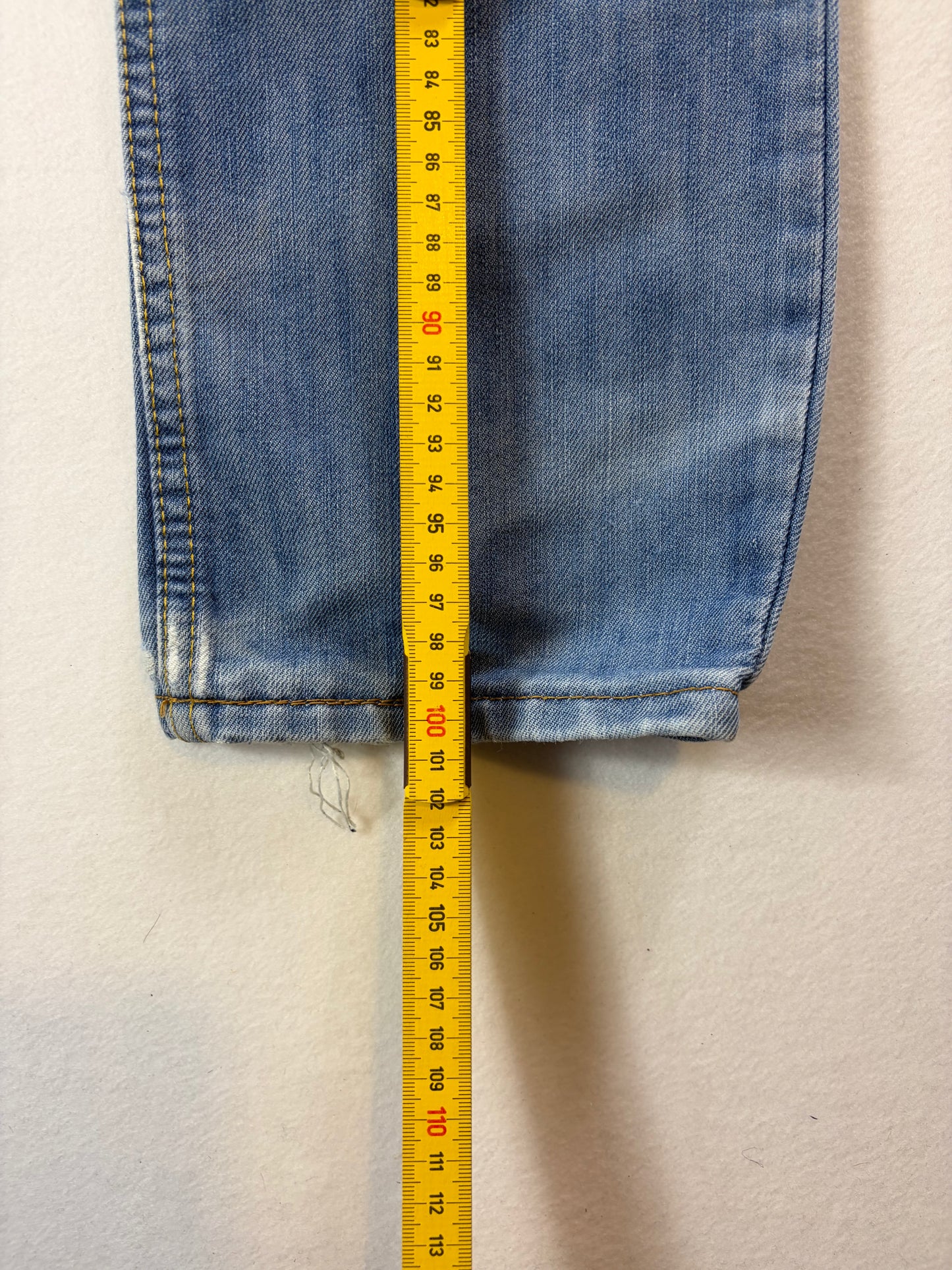 Levi Strauss & Co 501 Szaggatott farmer