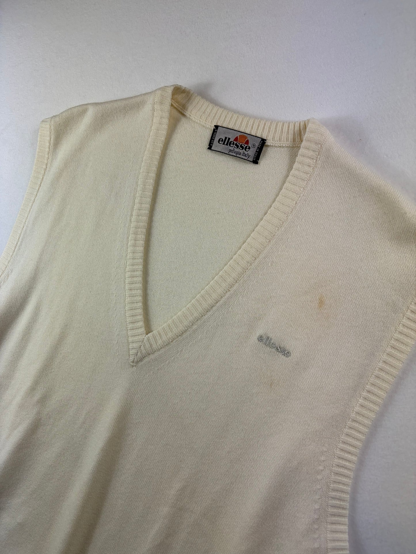 Vestă tricotată vintage Ellesse din lână bej