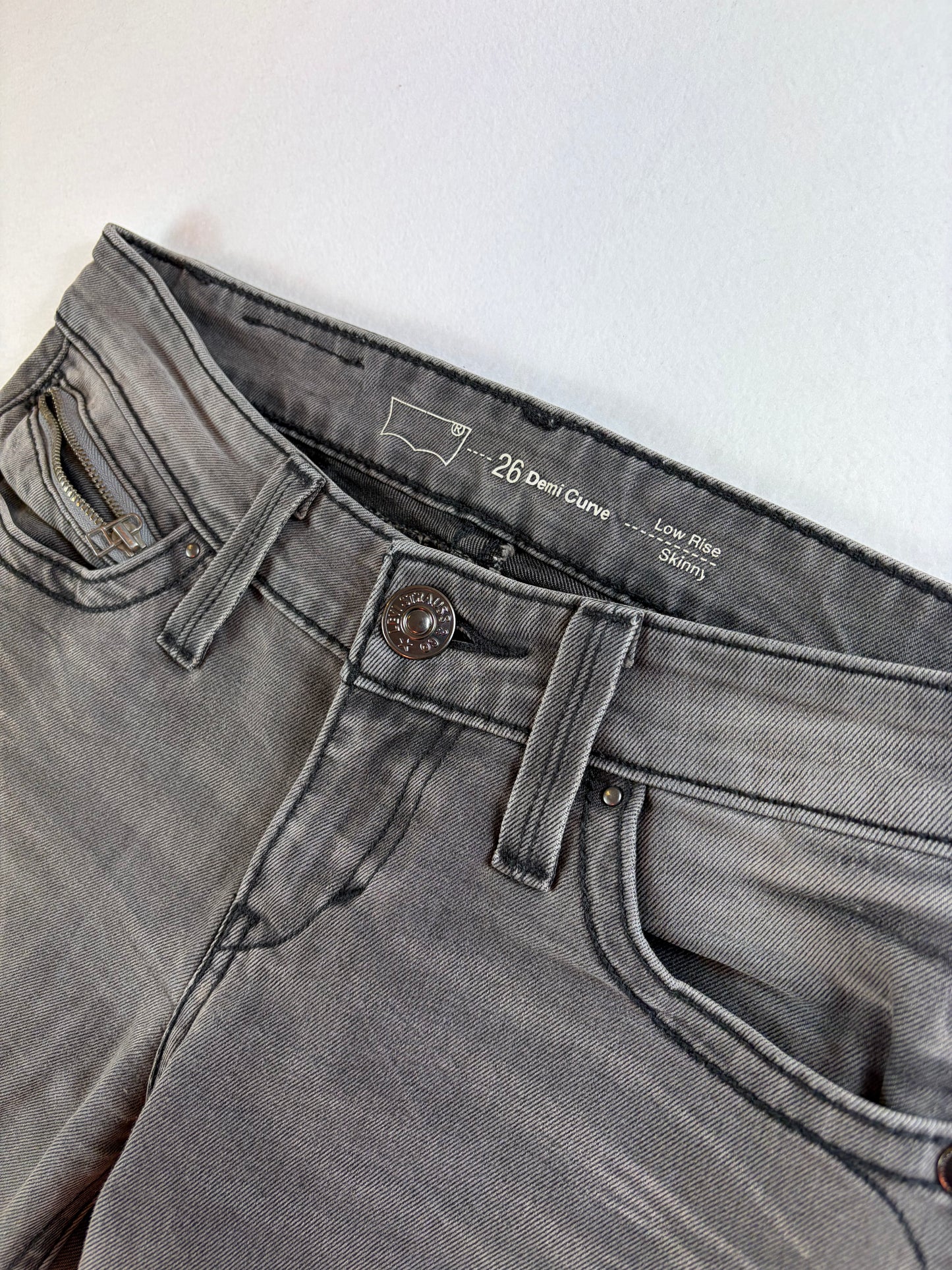 Levi Strauss & Co alacsony derekú, skinny, demi-curve farmernadrág