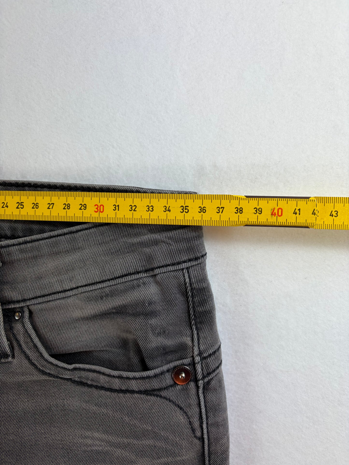 Levi Strauss & Co alacsony derekú, skinny, demi-curve farmernadrág