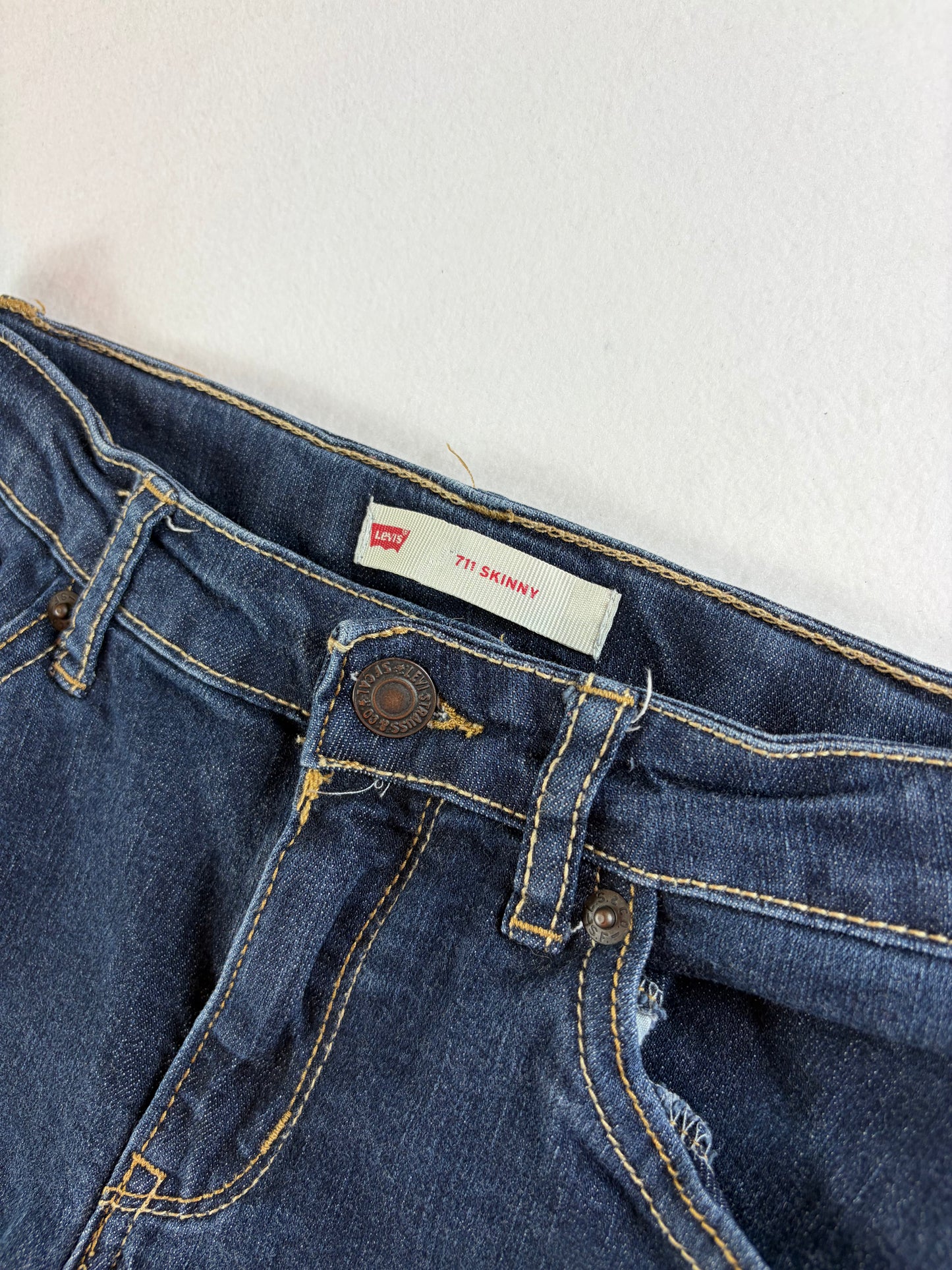 Levi Strauss & Co 711 női skinny farmernadrág