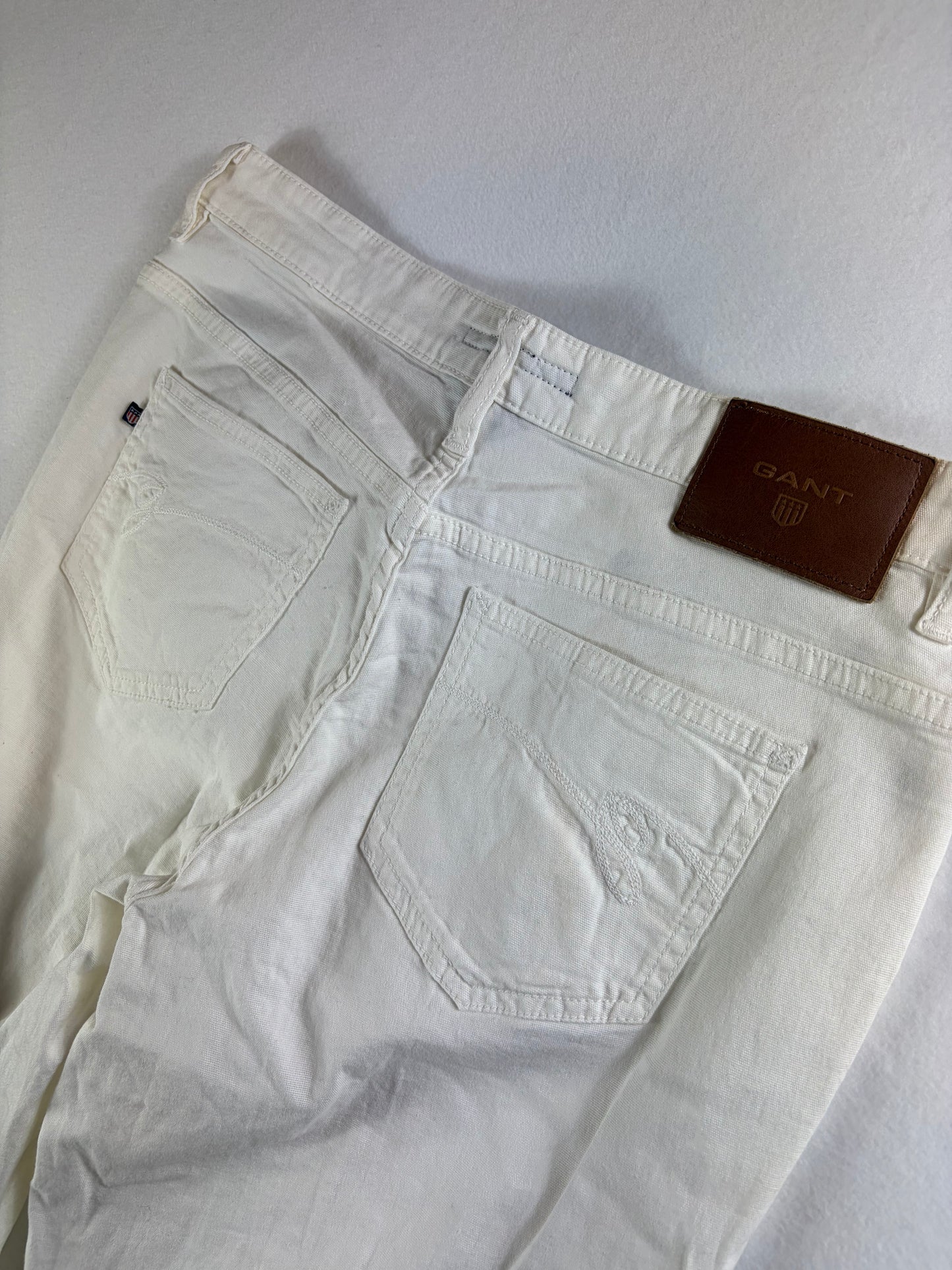 Pantaloni evazați GANT pentru femei