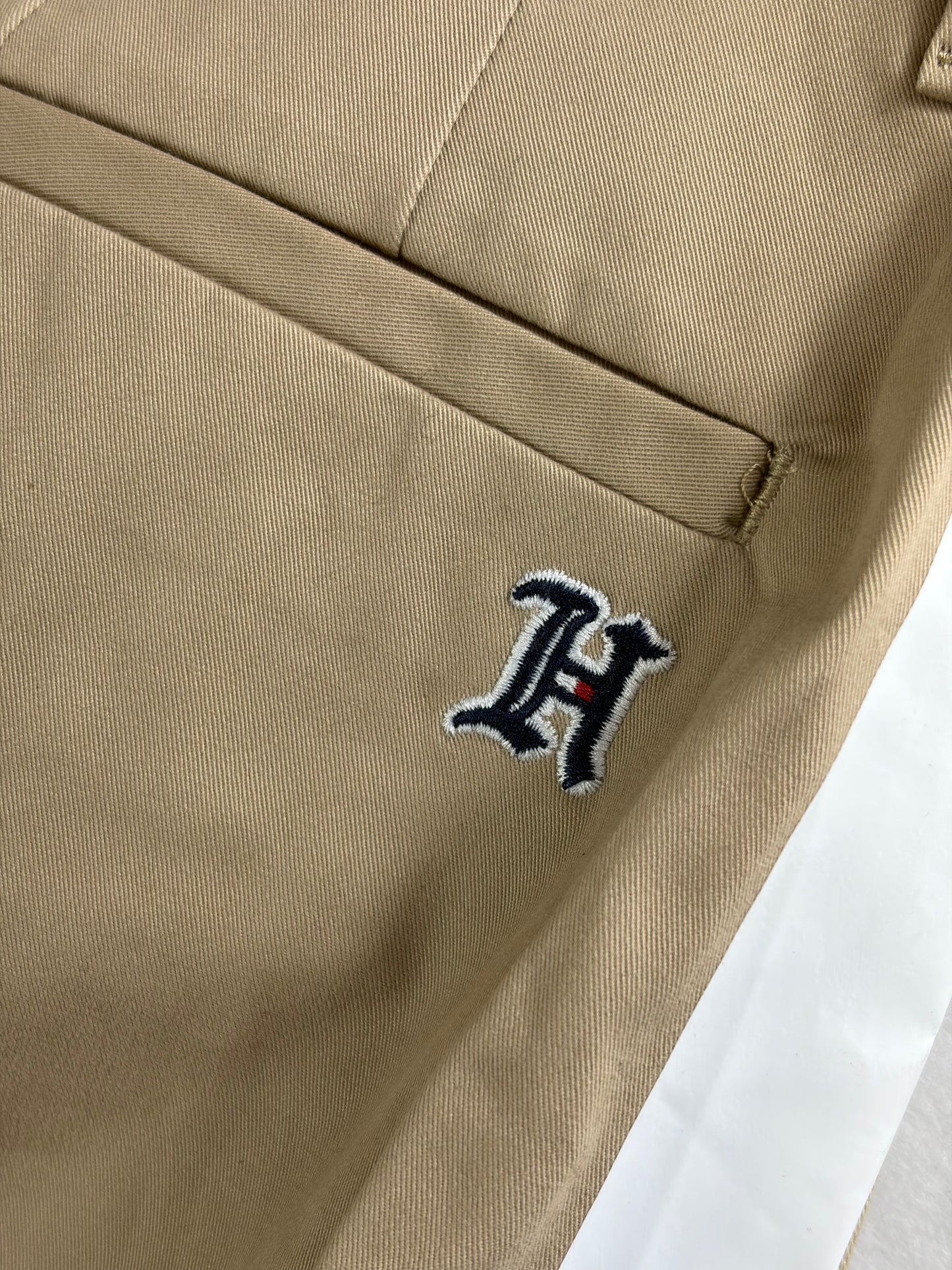 Lewis Hamilton x Tommy Hilfiger chino nadrág