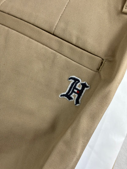 Lewis Hamilton x Tommy Hilfiger chino nadrág