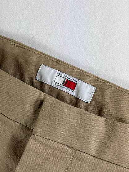 Lewis Hamilton x Tommy Hilfiger chino nadrág