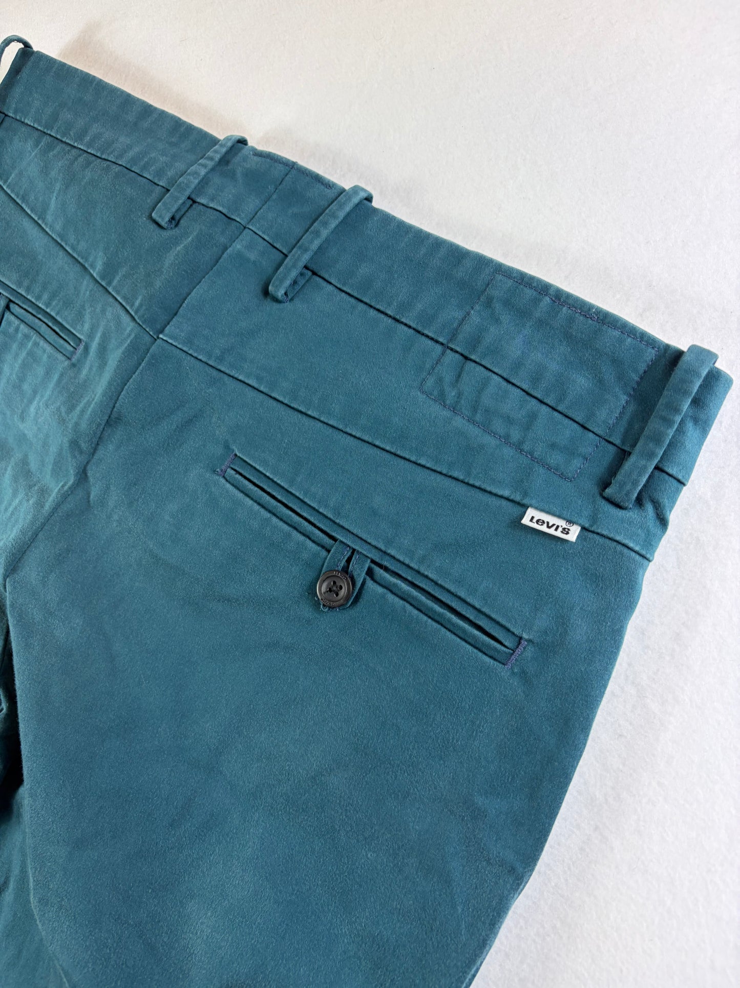 Levi Strauss & Co. chino nadrág
