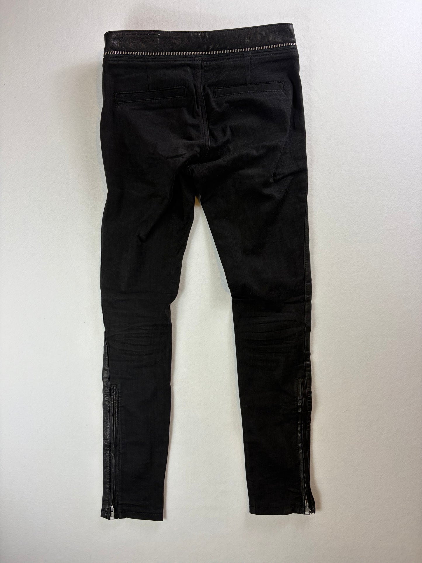 Blugi de damă din piele AllSaints, stil biker