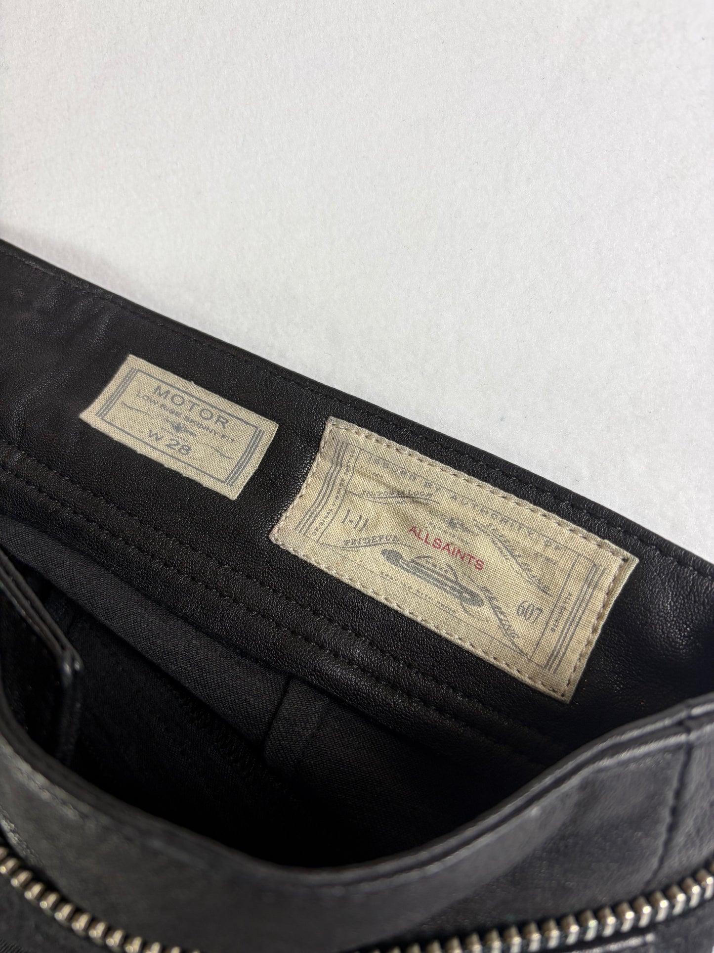 Blugi de damă din piele AllSaints, stil biker